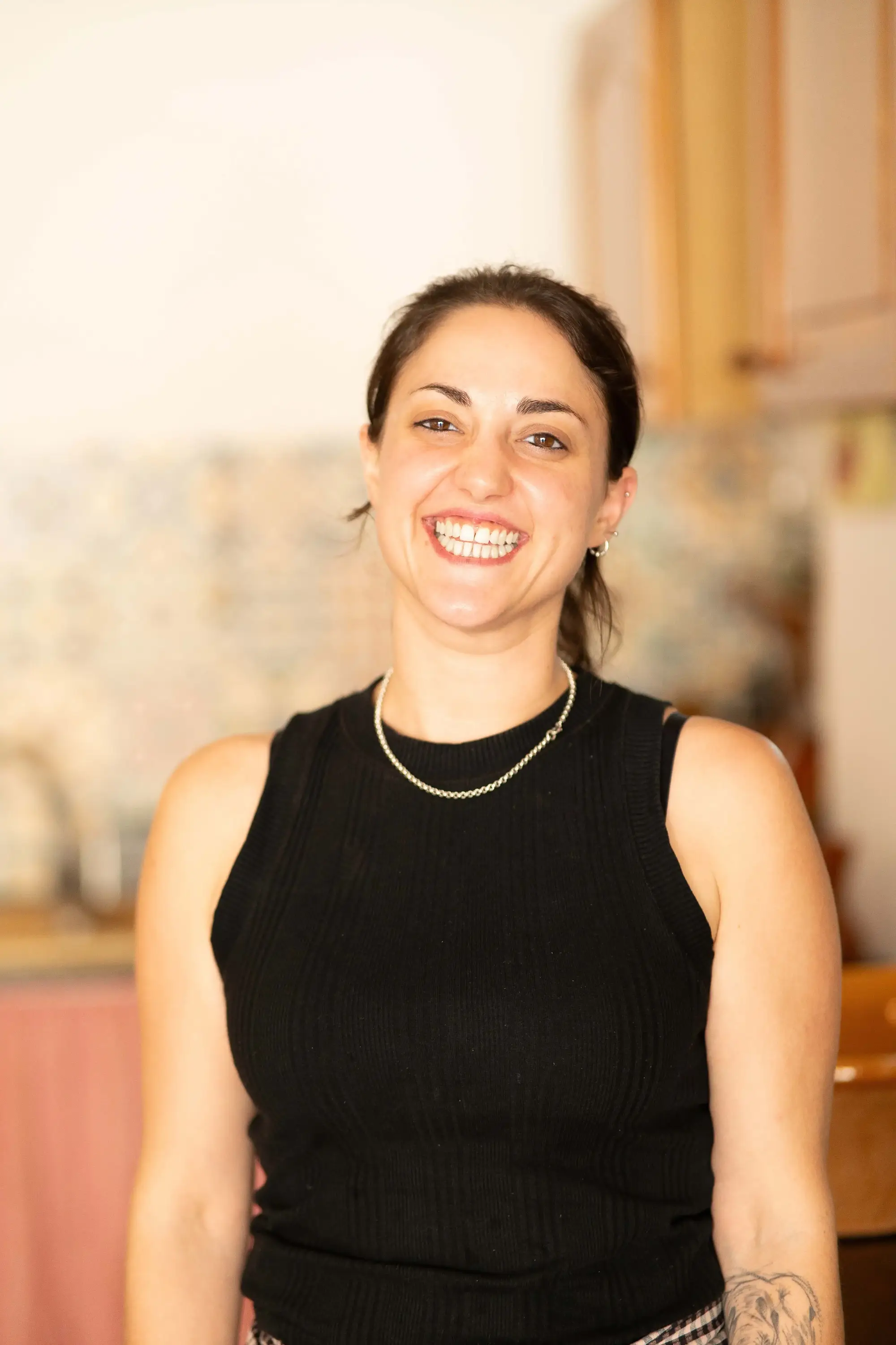 Paula Mas Boned teaching a cooking class in Palma de Mallorca, showcasing traditional Majorcan cuisine